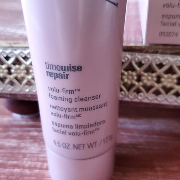 Mary KayTimeWise Repair Volu-Firm Foaming Cleanser - Picture 6 of 6